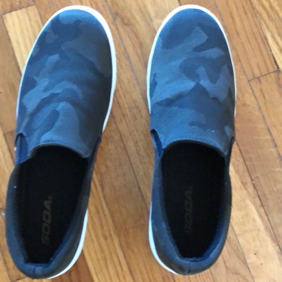 Soda Shoes - Camouflage slip on sneakers 8.5 LT Black and green
